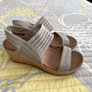 Sketchers Luxe Foam Textile Upper Balance